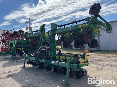 2009 John Deere 1720 12R30" Stack Fold Planter