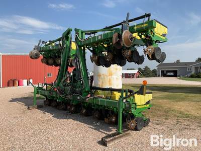 John Deere 1720 16R30 Planter