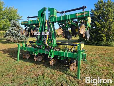 John Deere 1720 8R36 Stack Fold Max Emerge Plus Planter