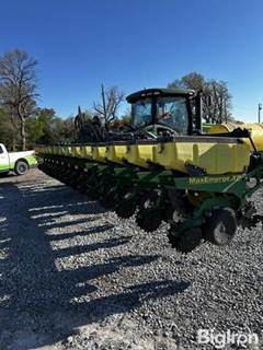 2012 John Deere 1720 Planter