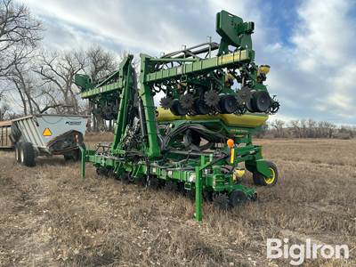 2011 John Deere 1720 CCS 16R30” Stack Fold Planter