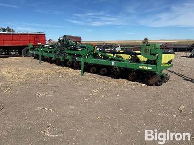 2014 John Deere 1720 MaxEmerge XP Stak-Fold 16R30 Planter