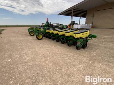 2020 John Deere 1725 16R30 Planter