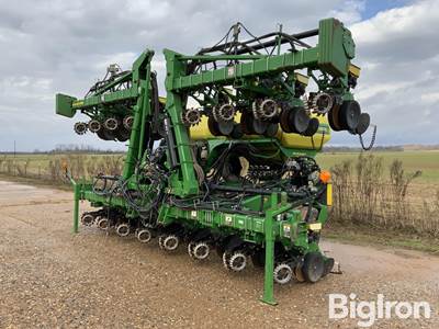 2015 John Deere 1725 MaxEmerge 5 CCS Stack-Fold 16R30” Planter
