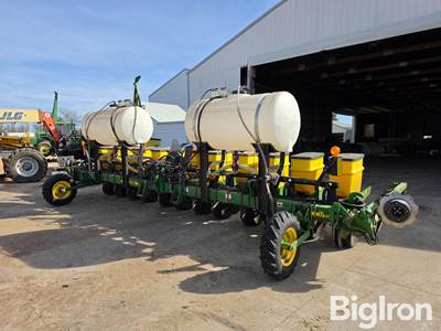 John Deere 1730 MaxEmerge XP 12R22 Planter