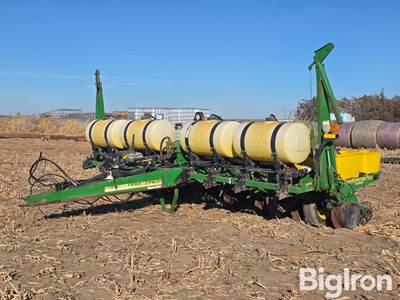 John Deere 1750 8R30" Pull-Type Conservation Planter