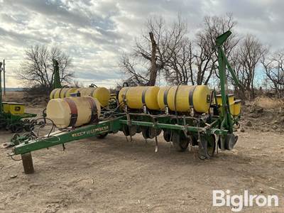 2000 John Deere 1750 Conservation Max Emerge Plus 8R30 Planter
