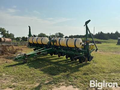 John Deere 1750 8R30” Pull-Type Planter