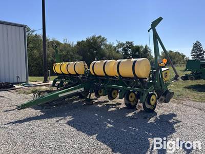 1997 John Deere 1750 8R30 Planter