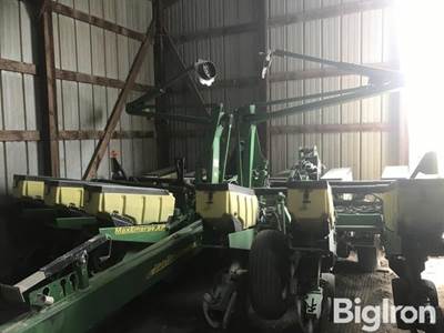 2006 John Deere 1760 Planter
