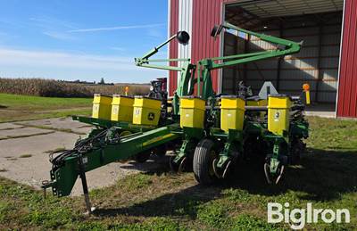 John Deere 1760 12 Row Planter