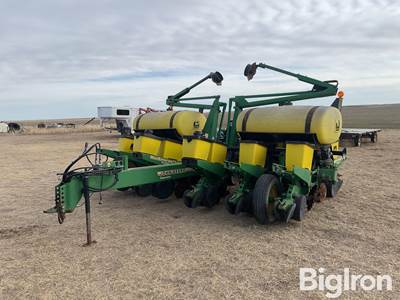 2000 John Deere 1760 Conservation MaxMerge Plus 12R30 Planter