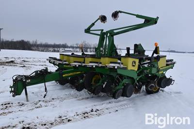 2009 John Deere 1760 MaxEmerge XP 12R30 Planter