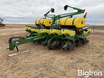 John Deere 1760 MaxMerge XP 12R30 Planter