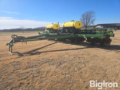 John Deere 1770 12R30  Planter