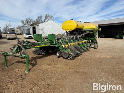 John Deere 1770 16R30" Planter