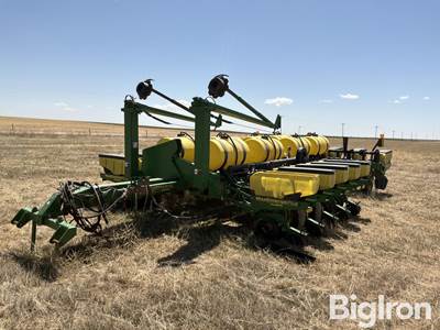 John Deere 1770 16R30" MaxEmerge Plus Planter