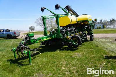 2012 John Deere 1770 12R30" Planter