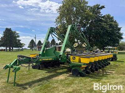 2003 John Deere 1770 MaxEmerge Plus 24R30" Planter