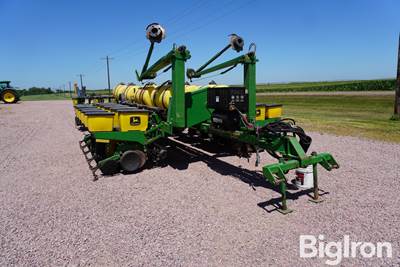 John Deere 1770 Conservation Till 16R30" RN Box Planter w/Precision