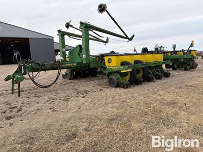 John Deere 1770 Conservation MaxEmerge Plus Vacumeter 16R30 Planter