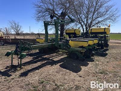2000 John Deere 1770 Conservation 12R30” Planter