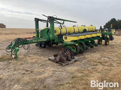 John Deere 1770 Conservation Front Fold MaxMerge Plus 16R30 Planter