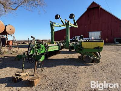 John Deere 1770 Max Emerge Plus 12R30" Row Crop Planter