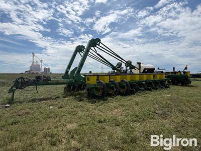 John Deere 1770 Max Emerge Plus 24R30 Conservation Planter