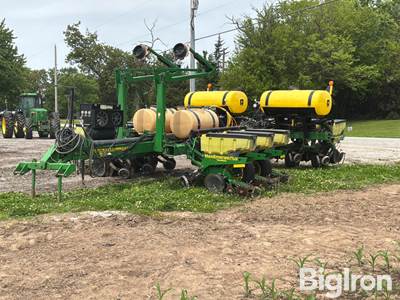 John Deere 1770 MaxEmerge Plus 12R30 Conservation Planter