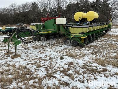 2005 John Deere 1770 MaxEmerge Plus 24R30 Planter