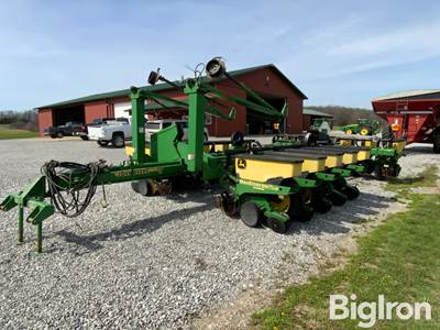 1997 John Deere 1770 MaxEmerge Plus 16R30 Planter