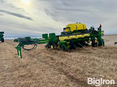 2010 John Deere 1770 MaxEmerge XP 12R30 Planter