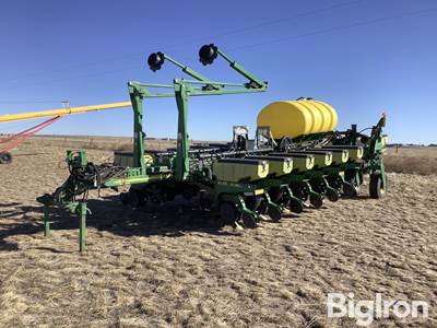 John Deere 1770 NT MaxEmerge XP Planter