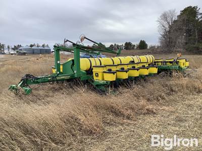 2001 John Deere 1770 conservation Max Emerge plus 16R30” front fold planter