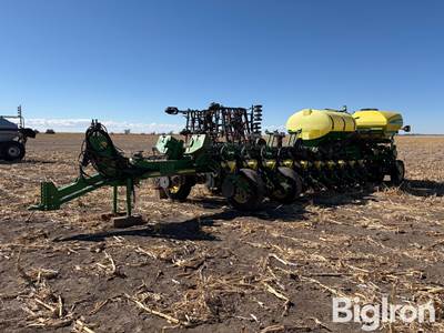 John Deere 1770NT 24R30" CCS Pull-Type Planter