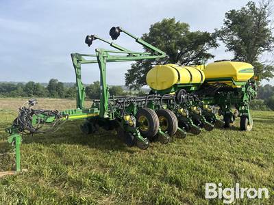 2008 John Deere 1770NT 30” Row Planter