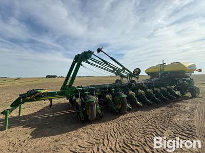 2011 John Deere 1770NT CCS 24R30 Planter