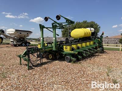 2010 John Deere 1770NT 16R30" Planter
