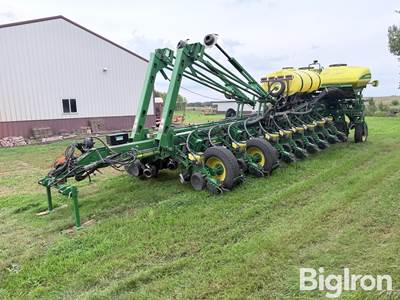 2009 John Deere 1770NT CCS 24R30" Planter