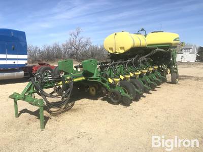 2012 John Deere 1770NT CCS 16R30" Planter