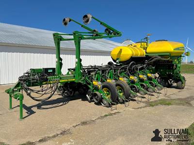 2013 John Deere 1770NT CCS 16R30" Planter