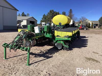 2012 John Deere 1770NT MaxEmerge XP 16R30" Front Fold Planter