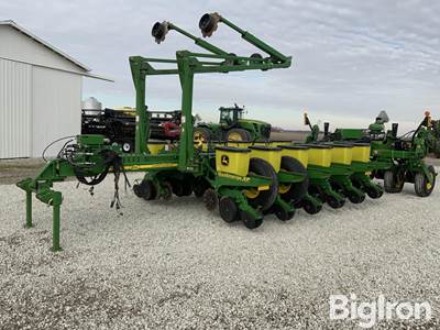 2013 John Deere 1770NT MaxEmerge XP 16R30" Box Planter