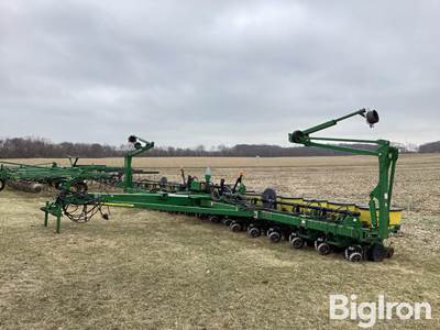 2010 John Deere 1770NT MaxEmerge XP 16R30 Planter