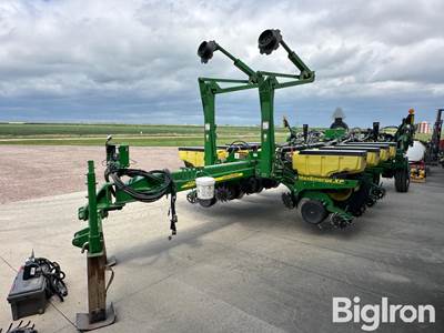 John Deere 1770NT MaxEmerge XP 12R30 Planter