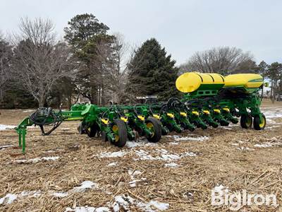 2016 John Deere 1775 MaxEmerge 5 24R30 Planter