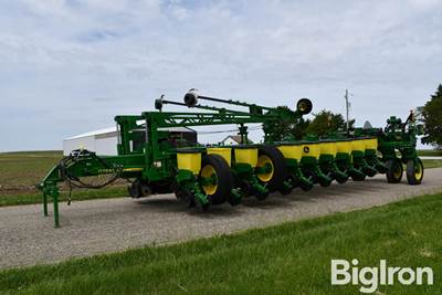 2016 John Deere 1775 NT 24R30 Planter