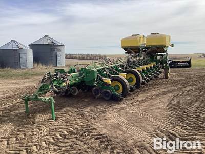 2022 John Deere 1775NT 24R30" Planter