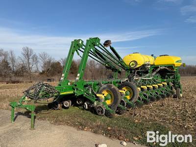2015 John Deere 1775NT 24R30 Planter